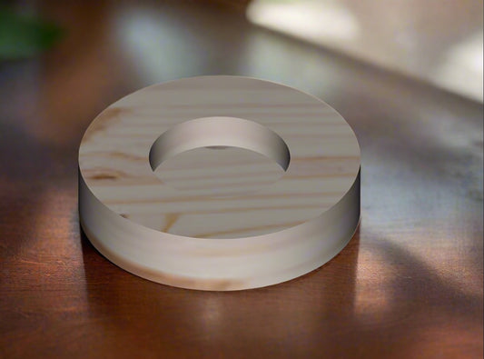 Žvakidė apvali, pušinė 6 cm.